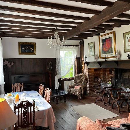 헬링글리 Holmbush House 게스트하우스 외부 사진