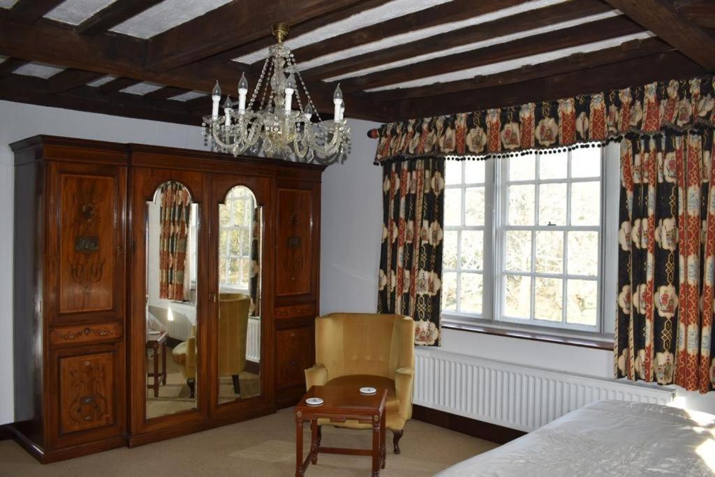 헬링글리 Holmbush House 게스트하우스 외부 사진