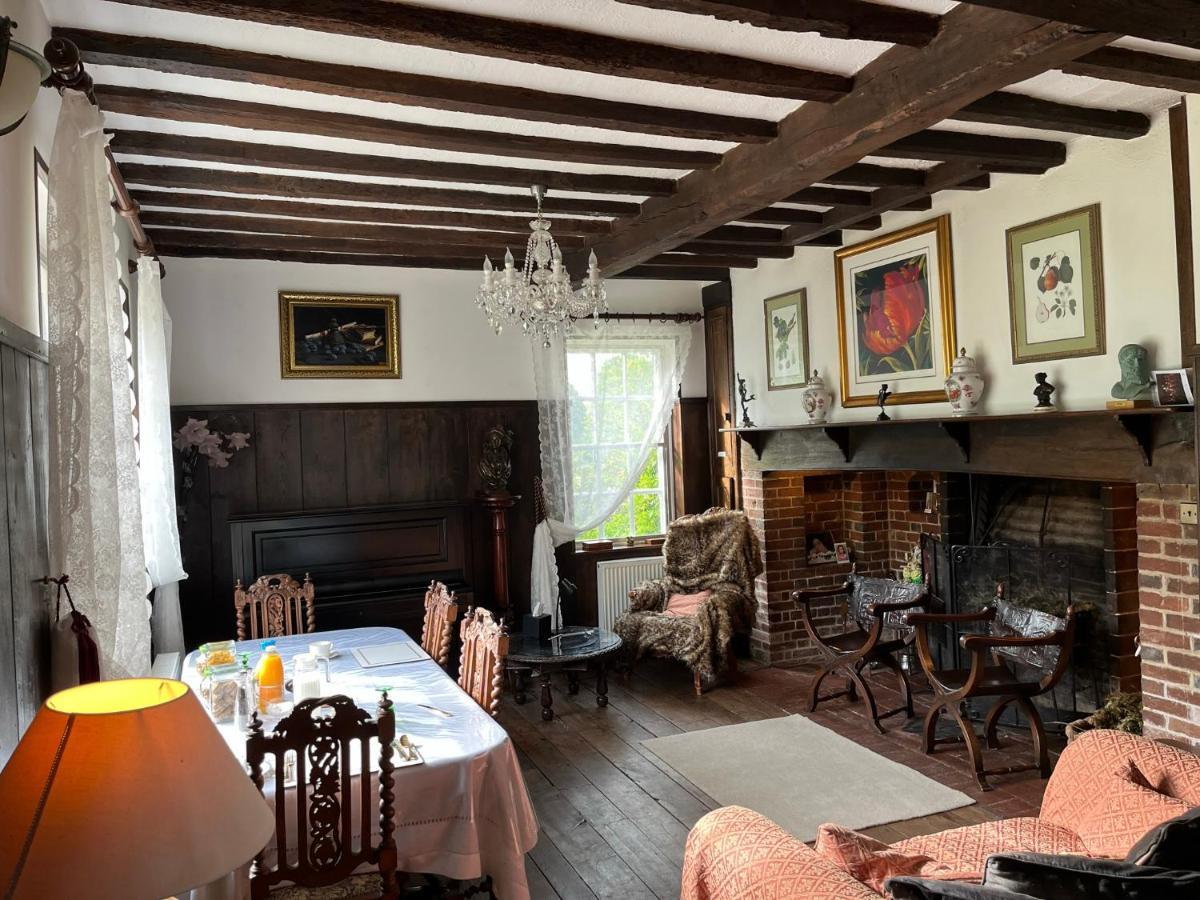 헬링글리 Holmbush House 게스트하우스 외부 사진