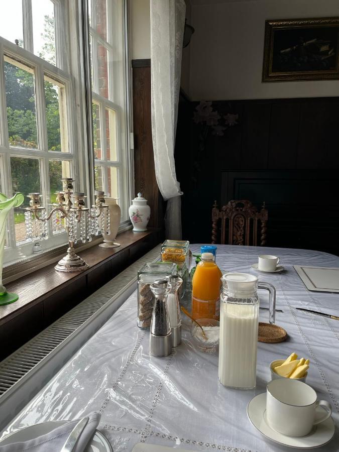 헬링글리 Holmbush House 게스트하우스 외부 사진